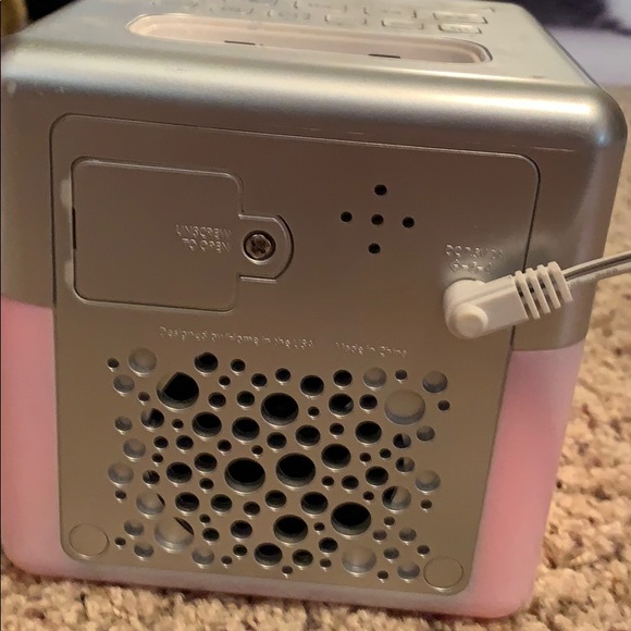 Color changing IHome - Picture 8 of 8